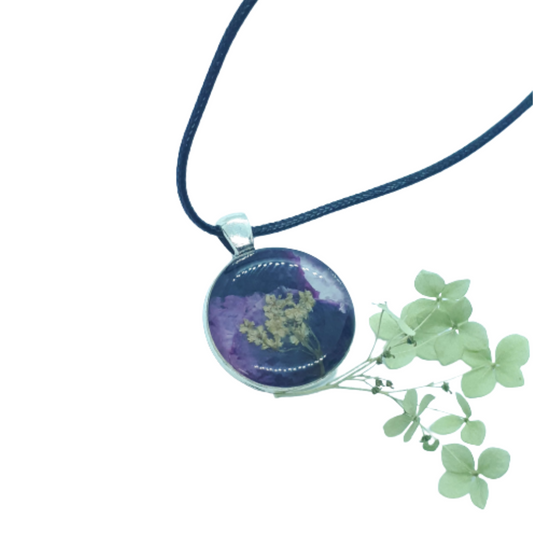 Natürlicher Blumenanhänger, handgefertigter Epoxidschmuck