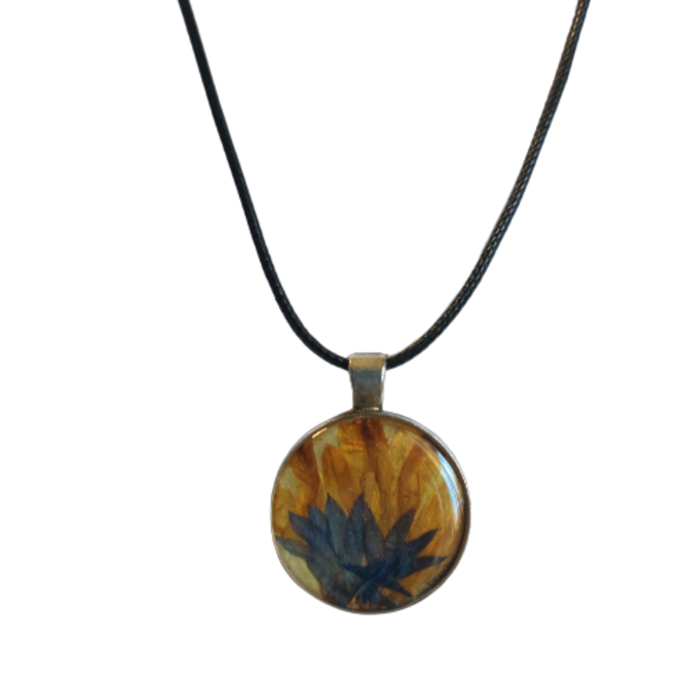Natürlicher Blumenanhänger, handgefertigter Epoxidschmuck